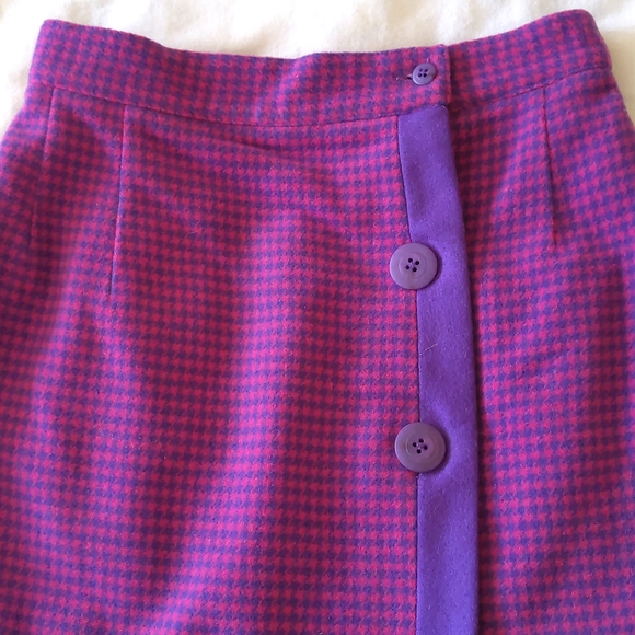 NWOT. Woman's Full lined 100% wool blazer and skirt matching set. - Picture 5 of 8